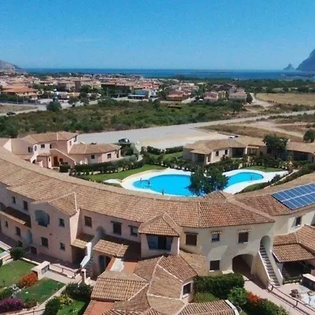 Residence Le Ginestre / Ataras Loiri Porto San Paolo Exterior foto